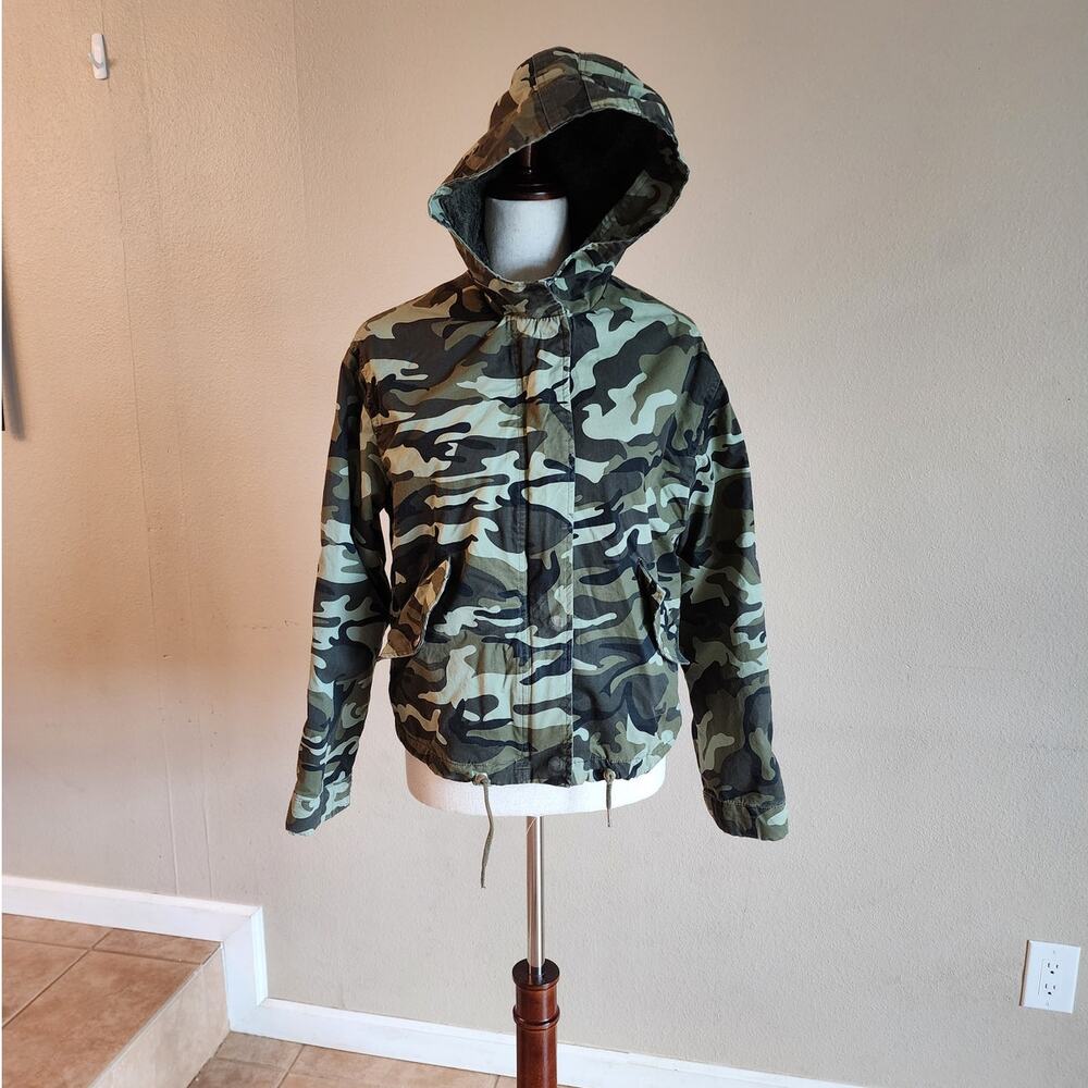 Love Tree Women's SZ Small Camo Jacket Parka Fur Lined Full Zip Hood